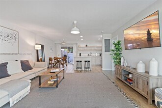 300 SW 23rd St in Fort Lauderdale, FL - Building Photo - Building Photo