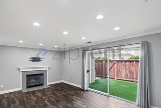 5045 Hiller Ln in Martinez, CA - Building Photo - Building Photo