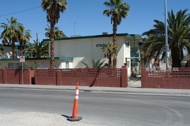 3792 Palos Verdes St in Las Vegas, NV - Foto de edificio - Building Photo