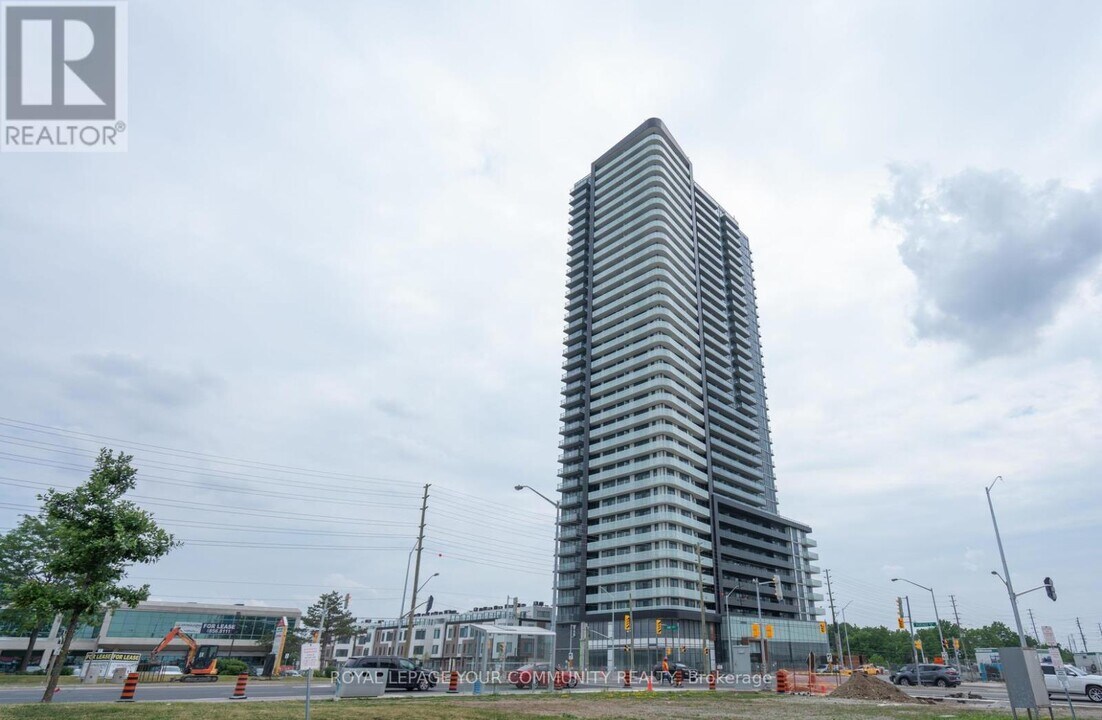 7895 Jane St in Vaughan, ON - Building Photo