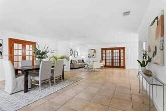 6140 Pine Tree Dr in Miami Beach, FL - Building Photo - Building Photo