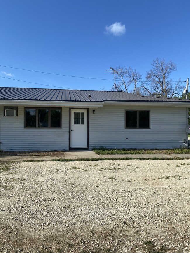 308 Union St, Unit #4 in Aurora, IA - Building Photo - Building Photo