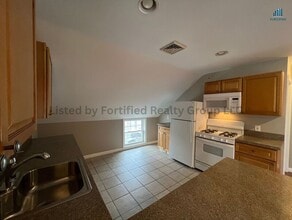 21 Pear St in Fall River, MA - Building Photo - Building Photo