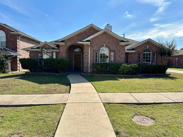 2106 Oak Meadow Cir in Garland, TX - Foto de edificio