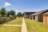 Midwest Territory in Oklahoma City, OK - Foto de edificio - Building Photo