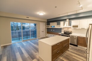 6479 Montrose Rd in Niagara Falls, ON - Building Photo