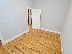 39 Pinckney St, Unit 1 in Somerville, MA - Building Photo - Building Photo