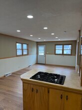 712 Roanoke St in Seneca, KS - Foto de edificio - Building Photo