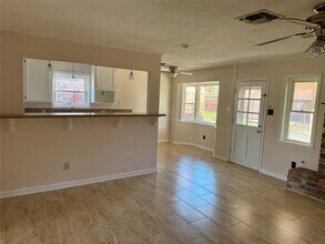 1109 Sally Anne Dr in Rosenberg, TX - Building Photo - Building Photo