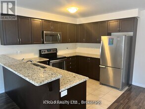 179 Law Dr in Guelph, ON - Building Photo - Building Photo