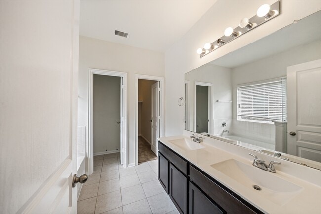 property at 2516 Pearl Ct