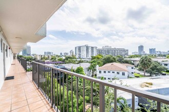 6960 Rue Vendome in Miami Beach, FL - Foto de edificio - Building Photo