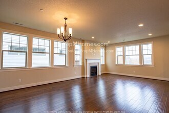28575 SW Coffee Lake Dr in Wilsonville, OR - Building Photo - Building Photo