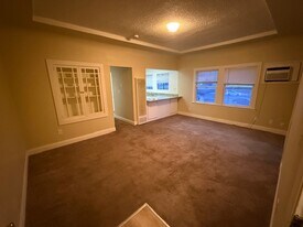 17 W Poplar St, Unit 19 in Stockton, CA - Building Photo