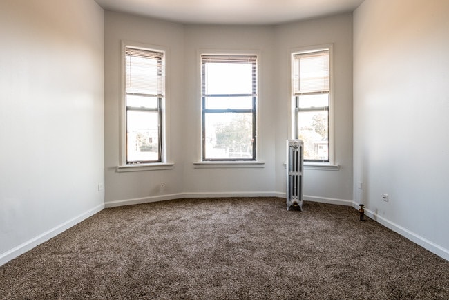 330 N Pine Ave Chicago, IL 60644 in Chicago, IL - Building Photo - Building Photo