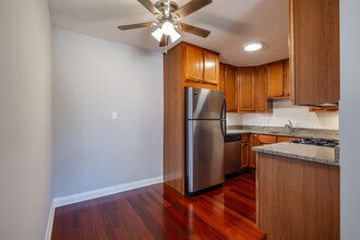 7520 W Grand Ave in Elmwood Park, IL - Foto de edificio - Interior Photo