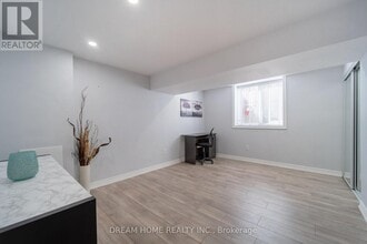 6 Alcester Ct in Toronto, ON - Building Photo - Building Photo