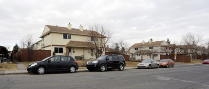 West Heritage Manor in Calgary, AB - Building Photo - Building Photo