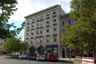 Huntington Apartments in Easton, PA - Foto de edificio - Building Photo