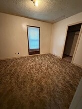 146 W 86th St S in Haysville, KS - Foto de edificio - Building Photo