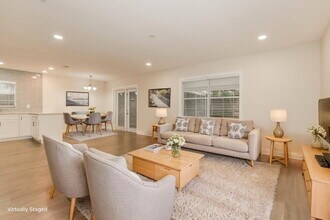 412 Regal Park Dr in Valrico, FL - Building Photo - Building Photo