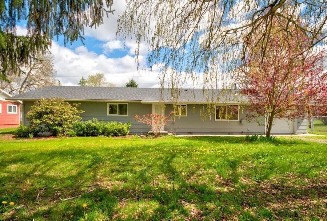181 Glen Dr in Grants Pass, OR - Building Photo