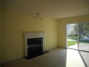 219 Hawksbury Pl in O'Fallon, MO - Building Photo - Building Photo