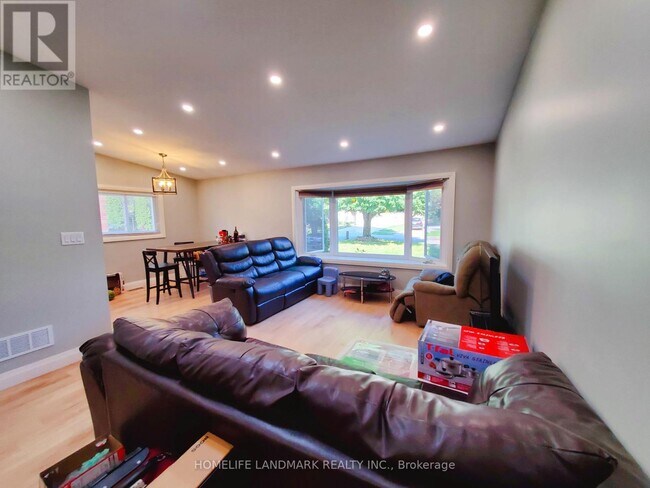 3109 St George Ave in Niagara Falls, ON - Building Photo - Building Photo