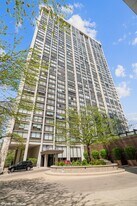 5455 N Sheridan Rd in Chicago, IL - Building Photo