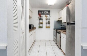 2342 Huntington Green Ct, Unit 2 in Orlando, FL - Building Photo - Building Photo