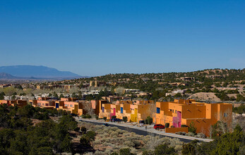 1250 Avenida Morelia in Santa Fe, NM - Foto de edificio - Building Photo