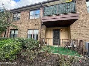 505 Wellington Pl in Matawan, NJ - Building Photo - Building Photo