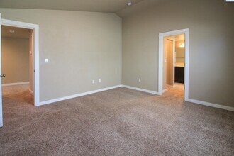 5714 Rio Grande Ln in Pasco, WA - Foto de edificio - Building Photo
