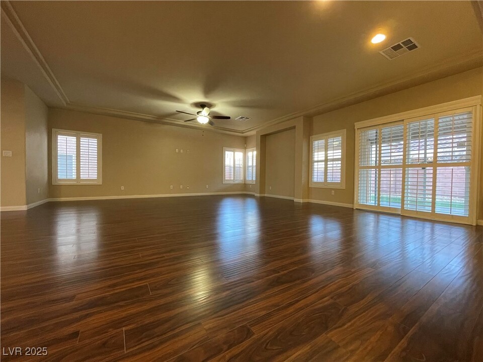 6367 White Heron Ct in Las Vegas, NV - Building Photo