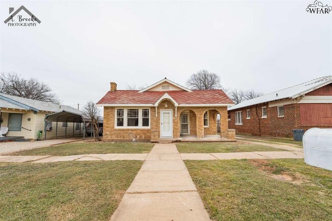 205 W Glisson Ave in Electra, TX - Building Photo - Building Photo