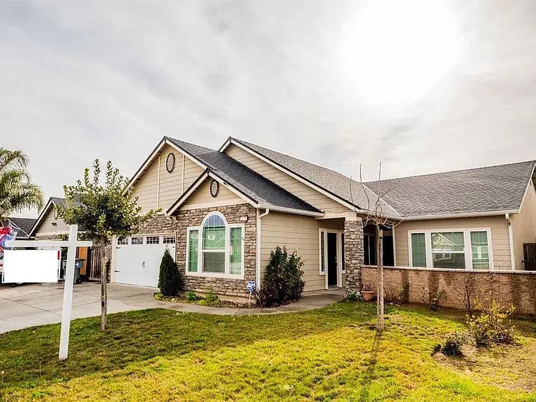 7275 W San Madele Ave in Fresno, CA - Foto de edificio