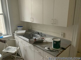 5 Barrows St in Boston, MA - Building Photo