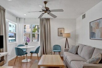 851 N Surf Rd in Hollywood, FL - Building Photo - Building Photo