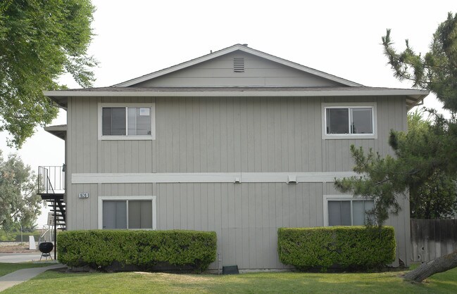 1620 Sycamore Dr in Antioch, CA - Foto de edificio - Building Photo