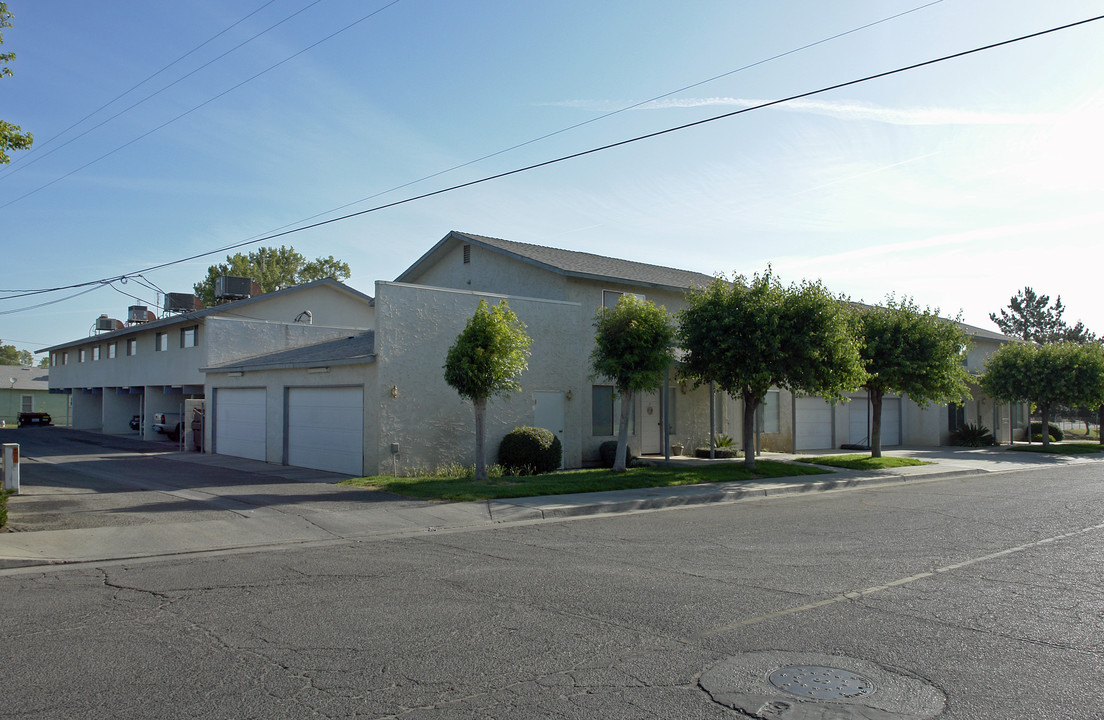 419 S 6th St in Kerman, CA - Foto de edificio