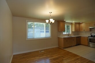 1017 S 124th Pl in Seattle, WA - Building Photo - Building Photo