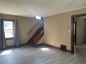 1353 Grant St in Akron, OH - Building Photo - Building Photo