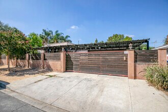 18605 Valerio St in Reseda, CA - Building Photo - Building Photo