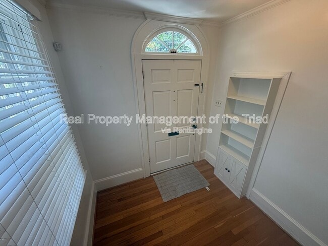 513 S Hawthorne Rd in Winston-Salem, NC - Foto de edificio - Building Photo