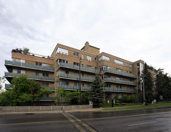 Riverview Plaza in Toronto, ON - Building Photo - Building Photo