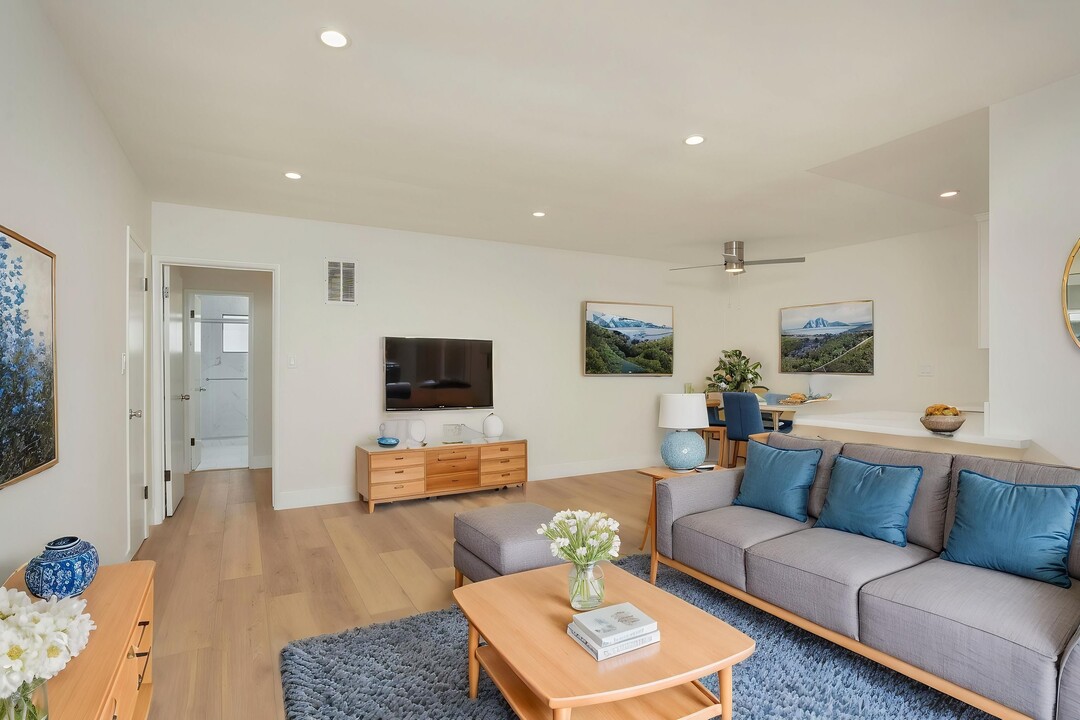 Alcott Apartments in Los Angeles, CA - Building Photo