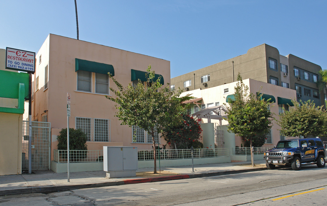 1723-1731 N Wilcox Ave in Los Angeles, CA - Building Photo