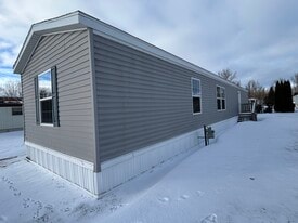4170 Lilac Ln, Unit 8203 in Traverse City, MI - Building Photo