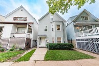 3633 N Ravenswood Ave in Chicago, IL - Building Photo - Building Photo