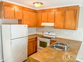 3813 E Vancroft Cir in Winterville, NC - Building Photo - Building Photo